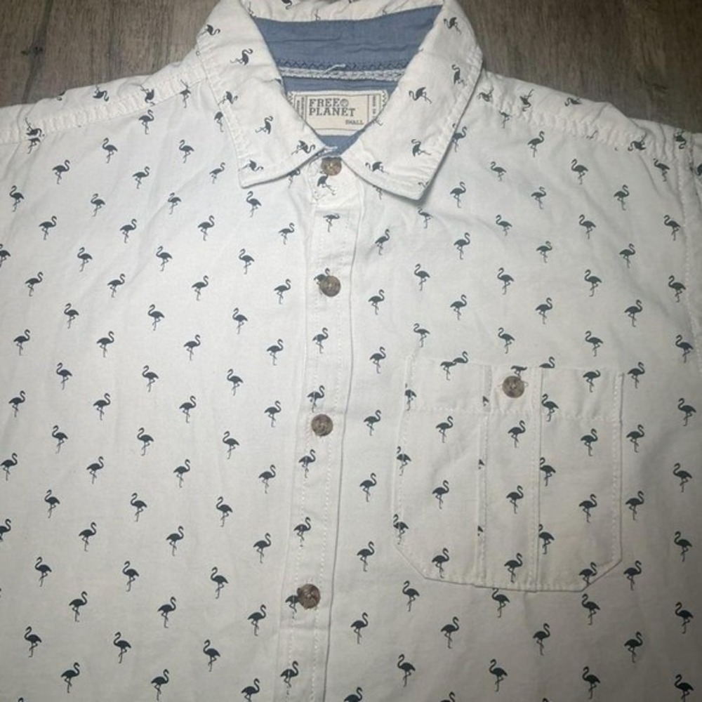 Free Planet White Blue Flamingo Print Button Up Shirt Size S NWT Short Sleeve - Picture 2 of 4